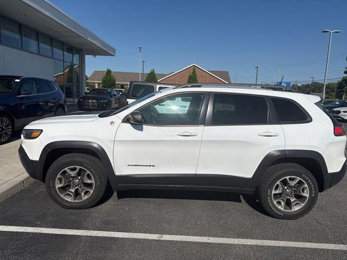 Bright White Clearcoat 2019 Jeep Cherokee Trailhawk Elite