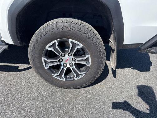 Summit White 2025 GMC Canyon AT4