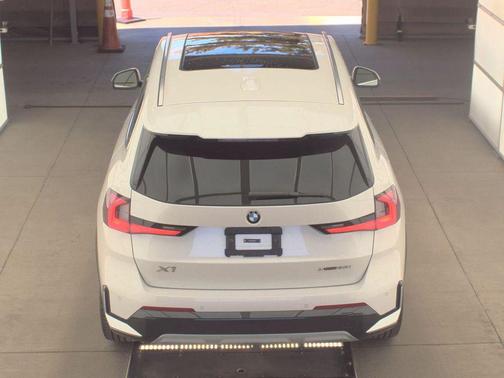 Mineral White Metallic 2025 BMW X1 xDrive28i