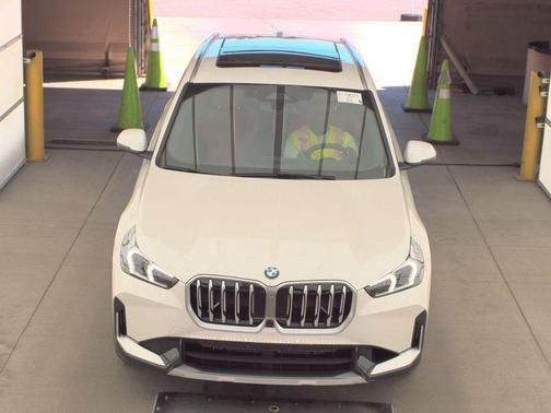 Mineral White Metallic 2025 BMW X1 xDrive28i