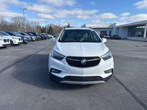 Summit White 2019 Buick Encore Essence