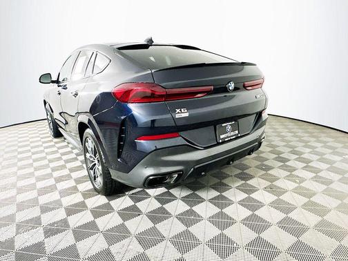 2022 BMW X6 M50i