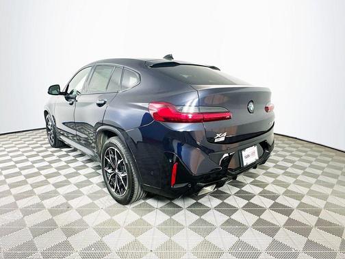 Carbon Black Metallic 2025 BMW X4 xDrive30i