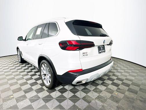 White Metallic 2026 BMW X5 xDrive40i