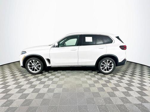 White Metallic 2026 BMW X5 xDrive40i