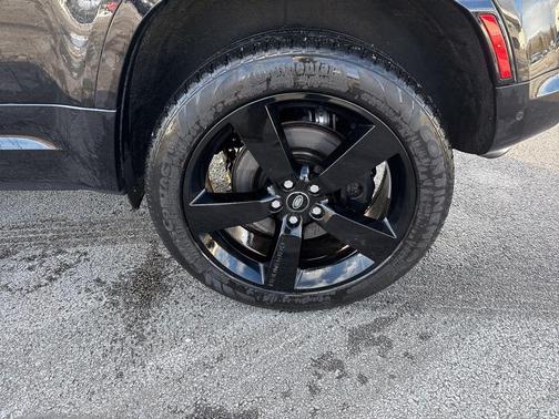 2023 Land Rover Defender 110 V8