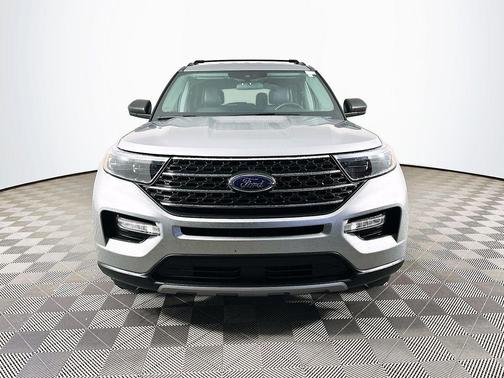 ICONIC SILVER METALLIC 2023 Ford Explorer XLT