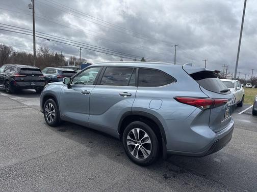 2023 Toyota Highlander Hybrid XLE