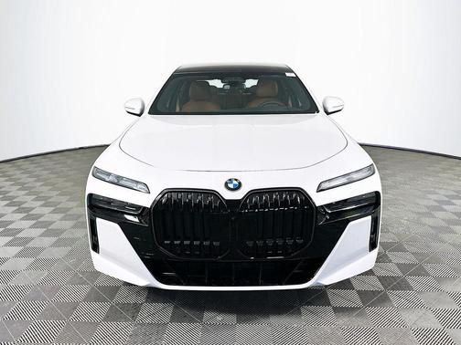 Mineral White Metallic 2026 BMW 760 xDrive