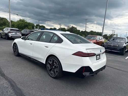 Alpine White 2025 BMW i5 xDrive40
