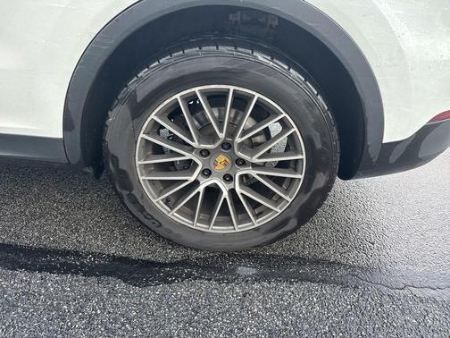 White 2019 Porsche Cayenne Cayenne
