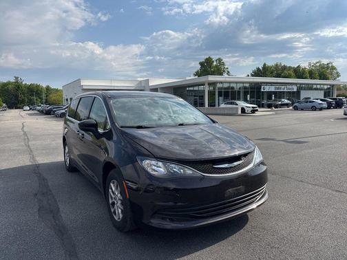Dark Cordovan Pearlcoat 2017 Chrysler Pacifica Touring