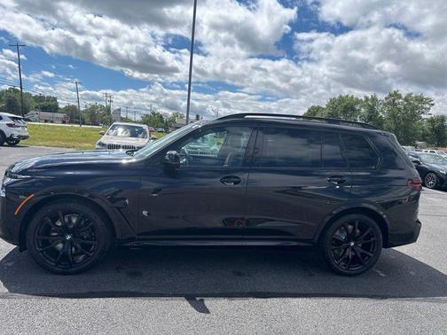 Black Sapphire Metallic 2027 BMW X7 M60i