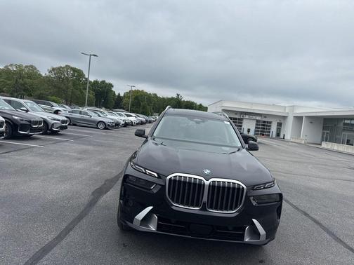 Black Sapphire Metallic 2026 BMW X7 xDrive40i