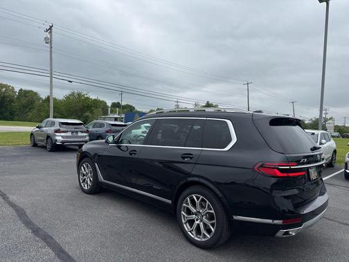 Black Sapphire Metallic 2026 BMW X7 xDrive40i