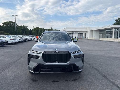 Skyscraper Grey Metallic 2026 BMW X7 xDrive40i