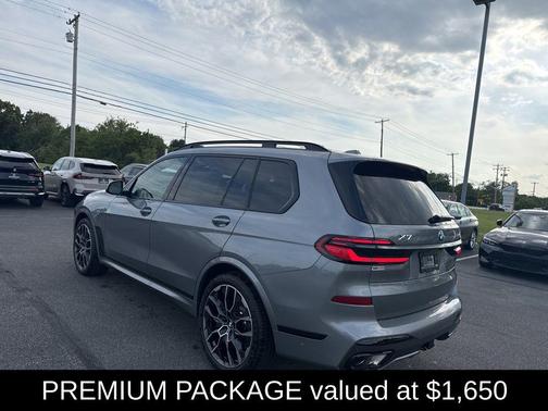 Skyscraper Grey Metallic 2026 BMW X7 xDrive40i