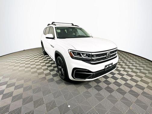 Pure White 2021 Volkswagen Atlas 3.6L SE w/Technology