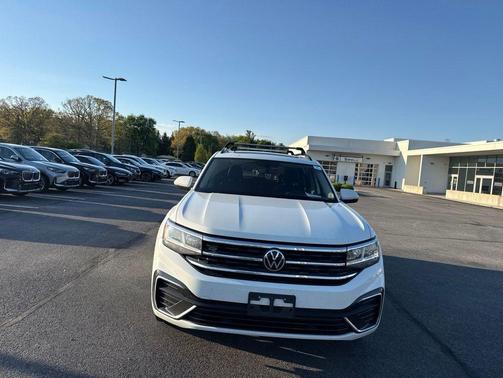Pure White 2021 Volkswagen Atlas 3.6L SE w/Technology