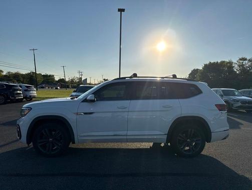 Pure White 2021 Volkswagen Atlas 3.6L SE w/Technology
