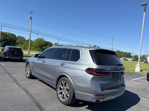 Skyscraper Grey Metallic 2024 BMW X7 xDrive40i