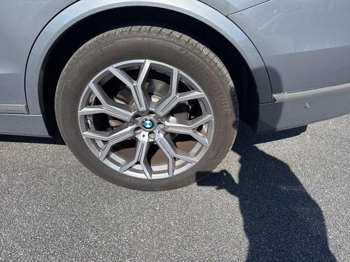 Skyscraper Grey Metallic 2024 BMW X7 xDrive40i