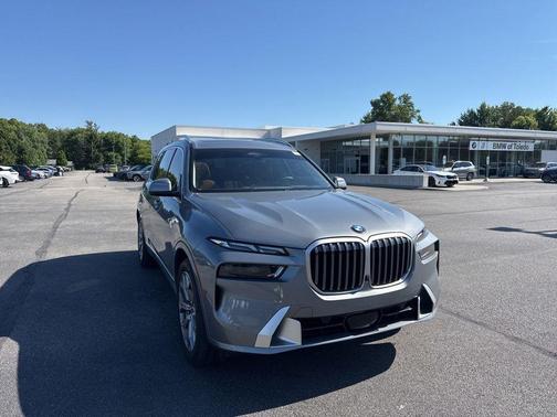 Skyscraper Grey Metallic 2024 BMW X7 xDrive40i