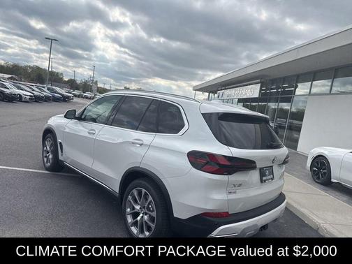 Mineral White Metallic 2026 BMW X5 xDrive40i
