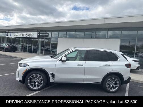 Mineral White Metallic 2026 BMW X5 xDrive40i