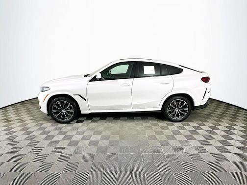 Mineral White Metallic 2026 BMW X6 xDrive40i