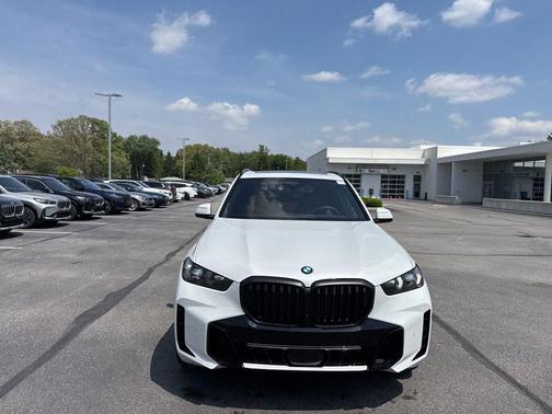 Mineral White Metallic 2026 BMW X5 xDrive40i