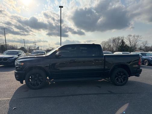 Diamond Black Crystal Pearlcoat 2025 RAM 1500 Laramie