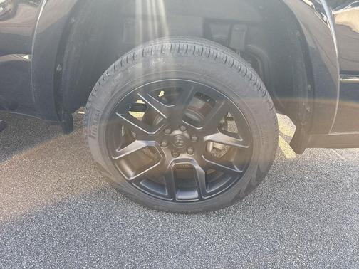 Diamond Black Crystal Pearlcoat 2025 RAM 1500 Laramie