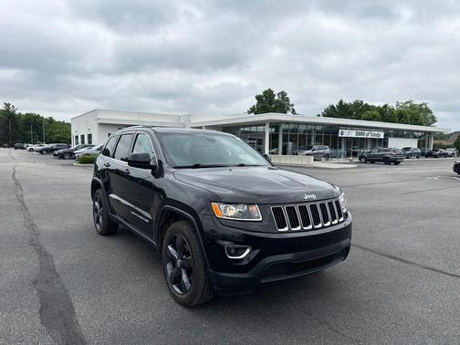 Brilliant Black Crystal Pearlcoat 2016 Jeep Grand Cherokee Laredo