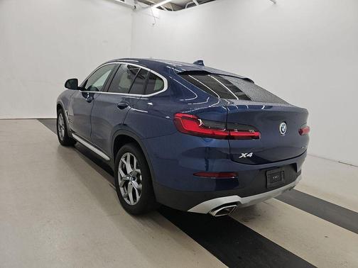 2025 BMW X4 xDrive30i