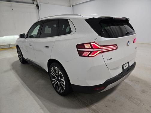 Mineral White Metallic 2025 BMW X3 30 xDrive