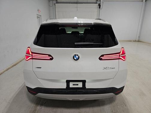 Mineral White Metallic 2025 BMW X3 30 xDrive