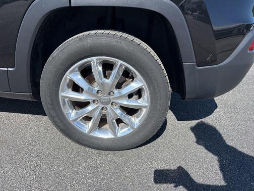 Brilliant Black Crystal Pearlcoat 2014 Jeep Cherokee Limited