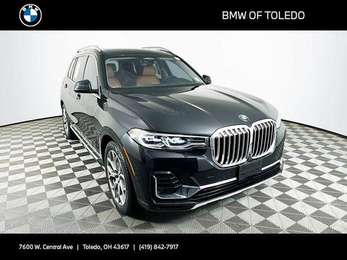 Black Sapphire Metallic 2022 BMW X7 xDrive40i