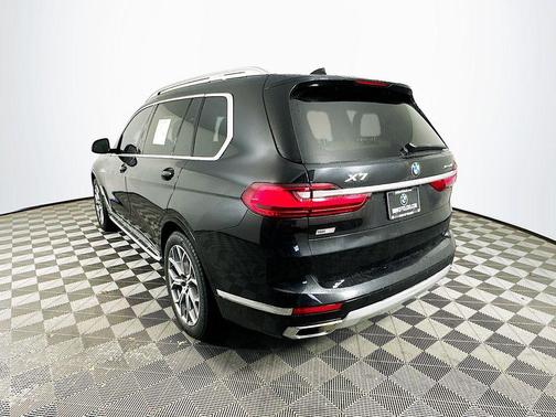 Black Sapphire Metallic 2022 BMW X7 xDrive40i