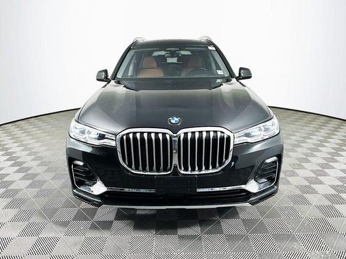 Black Sapphire Metallic 2022 BMW X7 xDrive40i