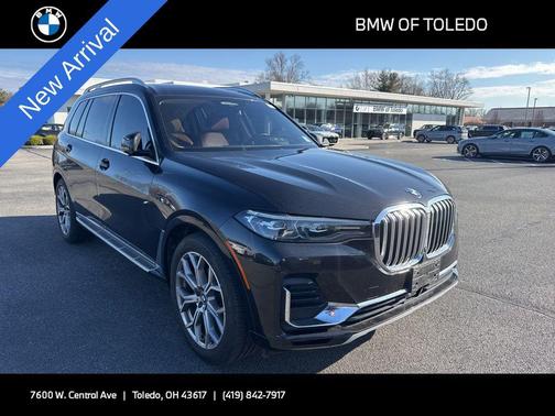 Black Sapphire Metallic 2022 BMW X7 xDrive40i
