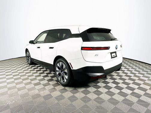 2025 BMW iX xDrive50