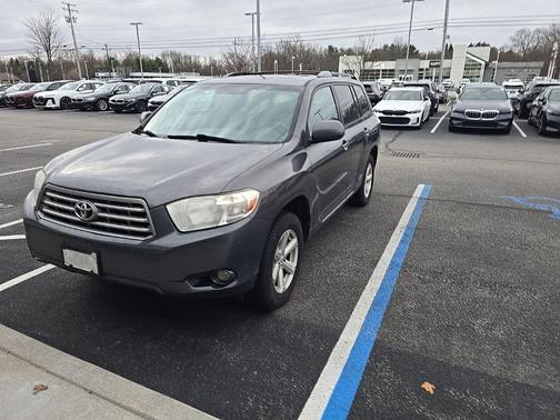 Magnetic Gray Metallic 2010 Toyota Highlander SE