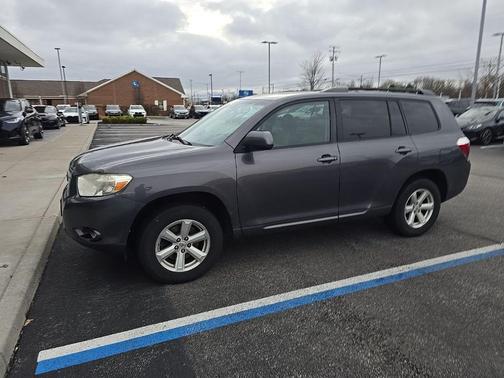 Magnetic Gray Metallic 2010 Toyota Highlander SE