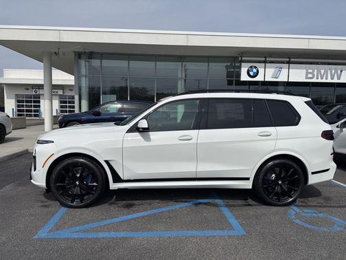 Alpine White 2026 BMW X7 xDrive40i