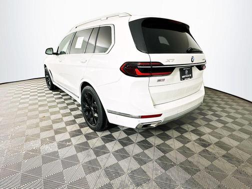 Alpine White 2023 BMW X7 xDrive40i