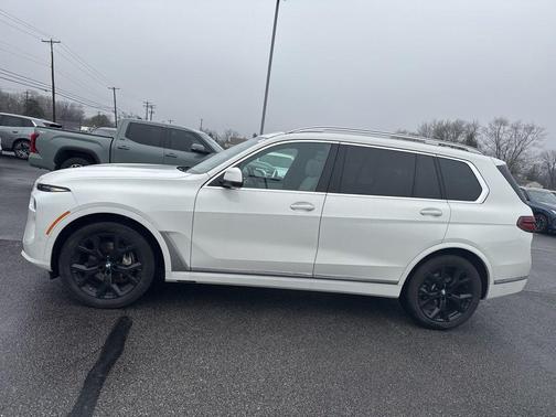 Alpine White 2023 BMW X7 xDrive40i