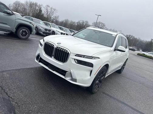 Alpine White 2023 BMW X7 xDrive40i