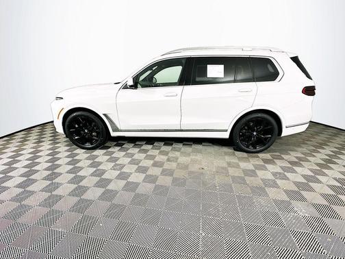Alpine White 2023 BMW X7 xDrive40i